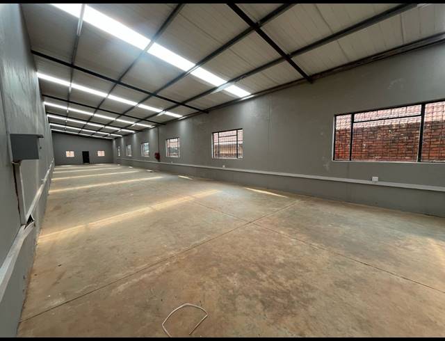 300M² WAREHOUSE TO LET IN HENNOPSPARK